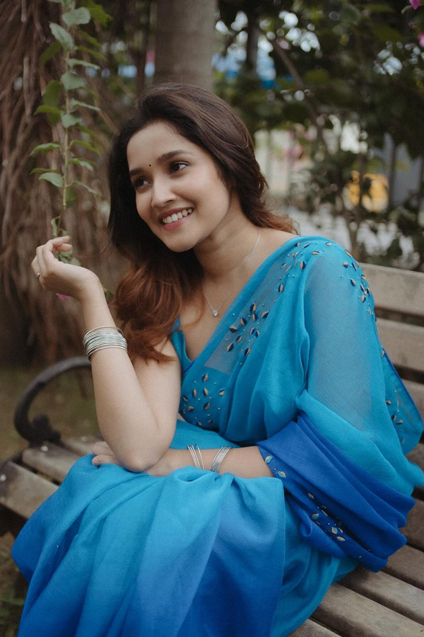 Anikha-Surendran-4.jpg 5