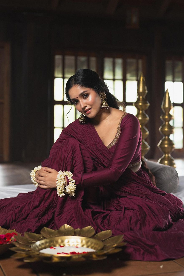 Anikha-Surendran-5.jpg 6