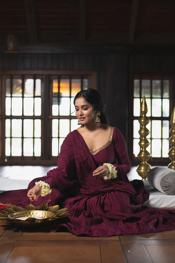 Anikha-Surendran-7.jpg 8