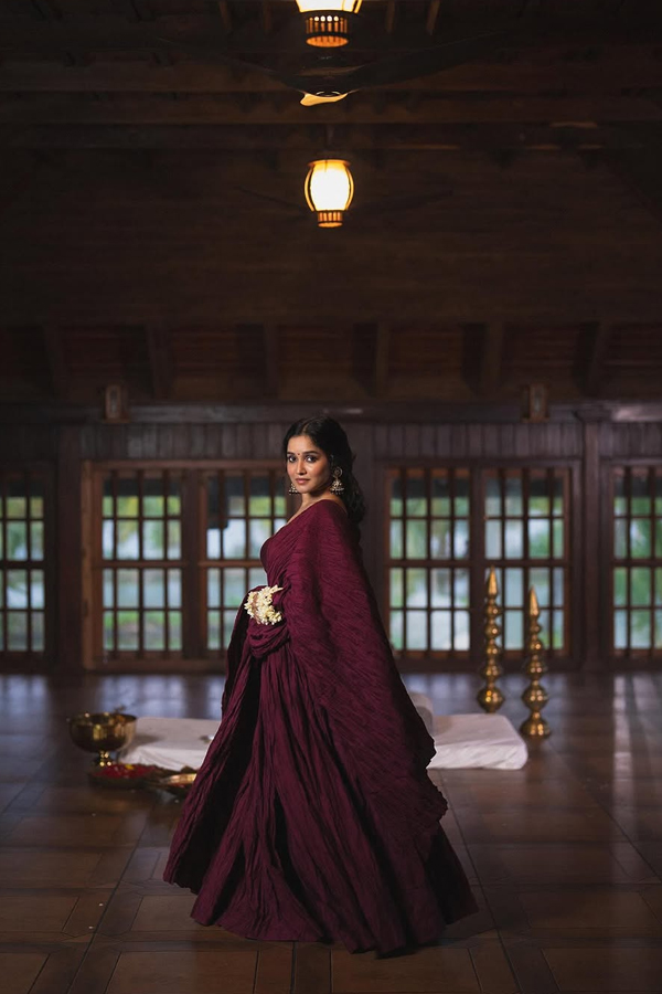 Anikha-Surendran-8.jpg 9