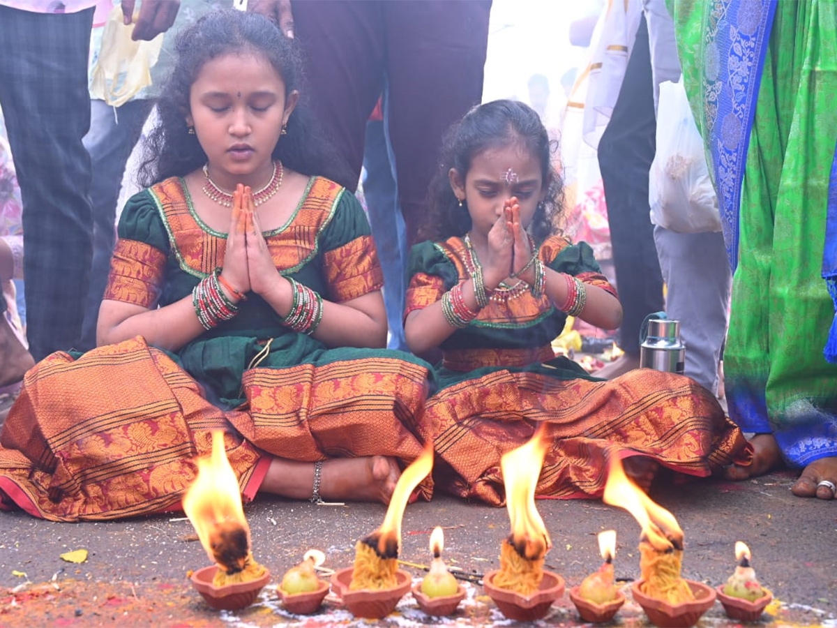 Kartik_20Purnima_20Celebrated_202024_20Photos__20_2815_29.jpg 15