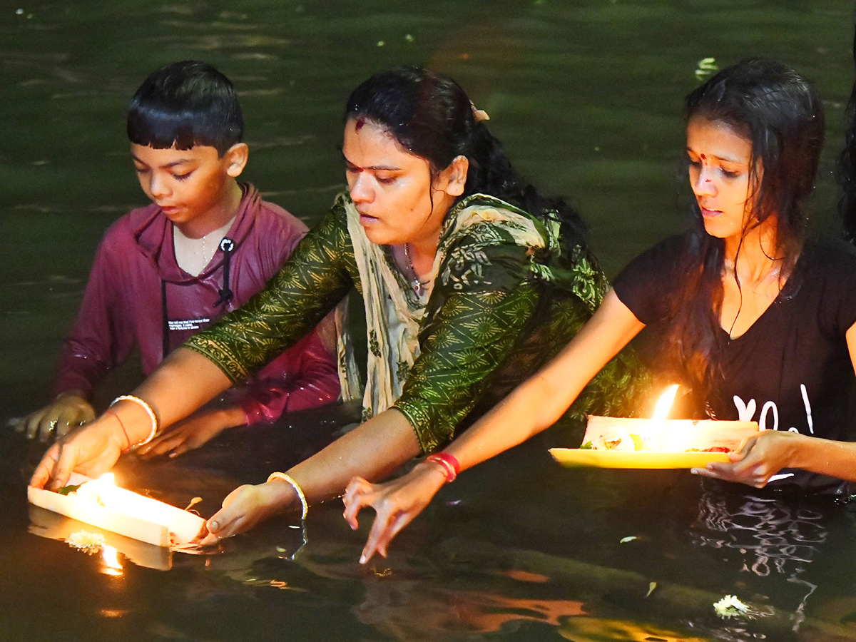 Kartik_20Purnima_20Celebrated_202024_20Photos__20_285_29.jpg 5