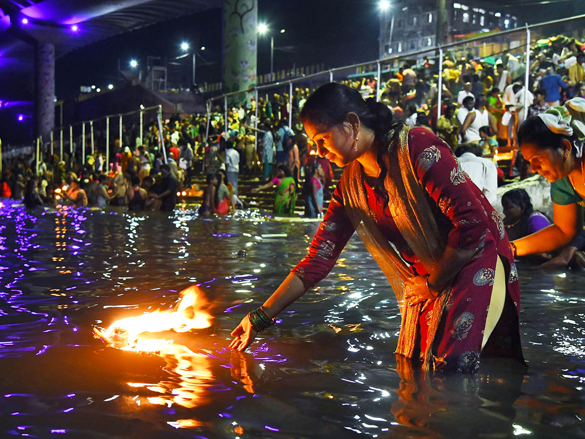 Kartik_20Purnima_20Celebrated_202024_20Photos__20_289_29.jpg 9