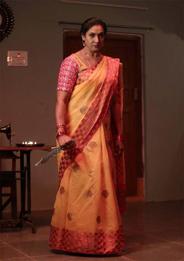 Naari_20movie_20poster_20reveal_20by_20seethakka_20photos__20_287_29.jpg 8