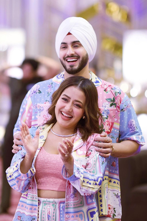 Neha-Kakkar_Rohanpreet-Singh-1.jpg 2