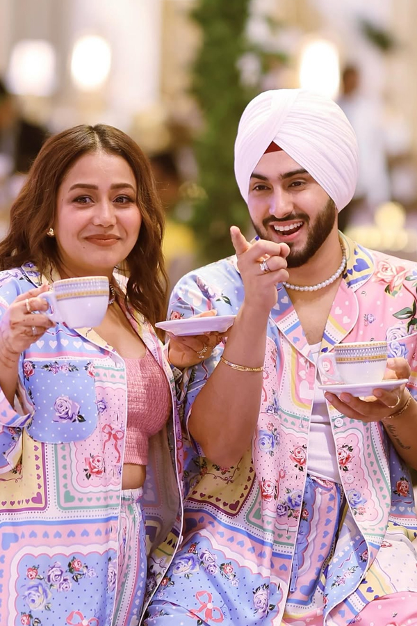 Neha-Kakkar_Rohanpreet-Singh-2.jpg 3