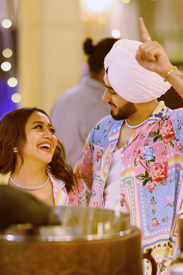 Neha-Kakkar_Rohanpreet-Singh-9.jpg 10