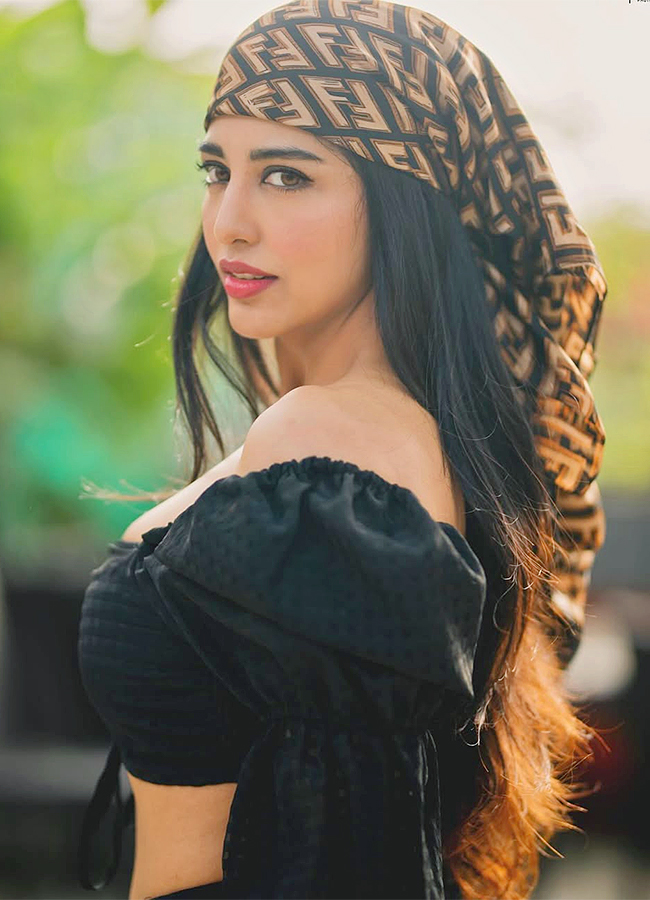 Actress_20Daksha_20Nagarkar_20Hot_20Photos_20Viral__20_2811_29.jpg 11