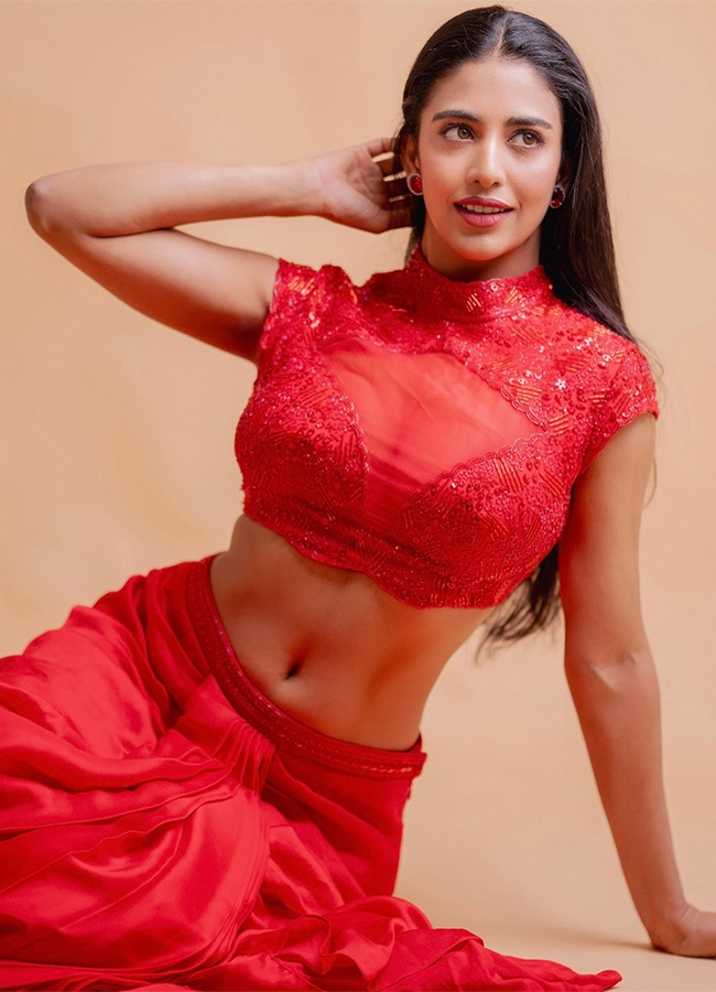 Actress_20Daksha_20Nagarkar_20Hot_20Photos_20Viral__20_2819_29.jpg 19