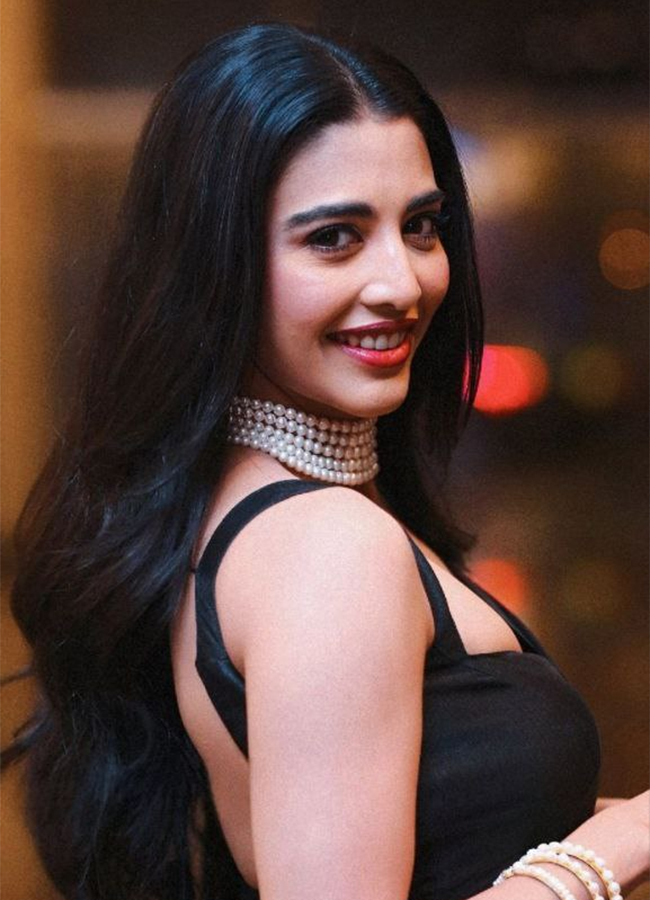 Actress_20Daksha_20Nagarkar_20Hot_20Photos_20Viral__20_2821_29.jpg 21