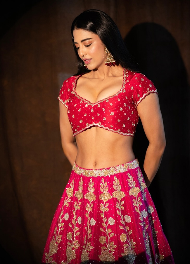 Actress_20Daksha_20Nagarkar_20Hot_20Photos_20Viral__20_2822_29.jpg 22