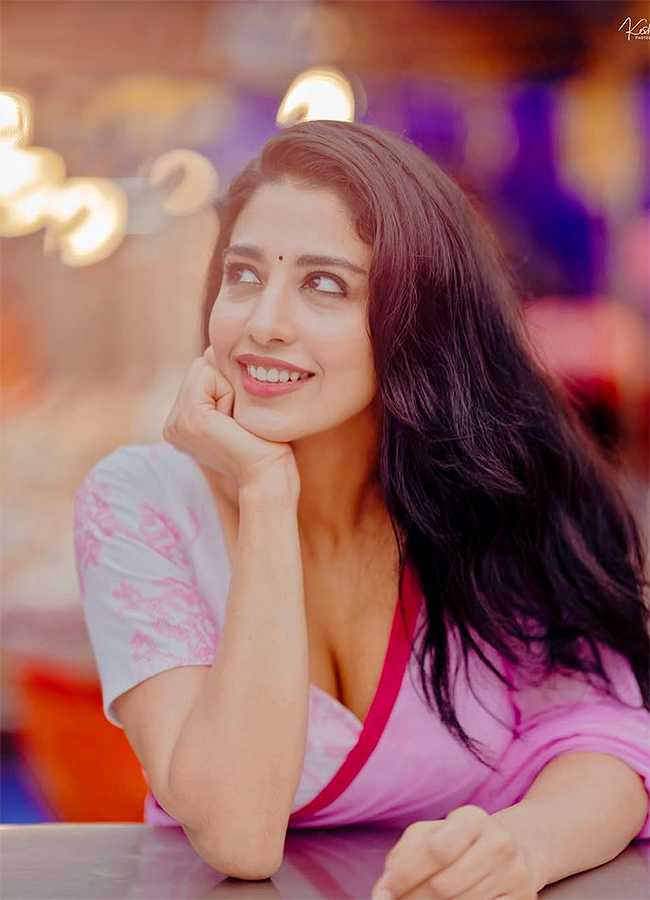 Actress_20Daksha_20Nagarkar_20Hot_20Photos_20Viral__20_286_29.jpg 6