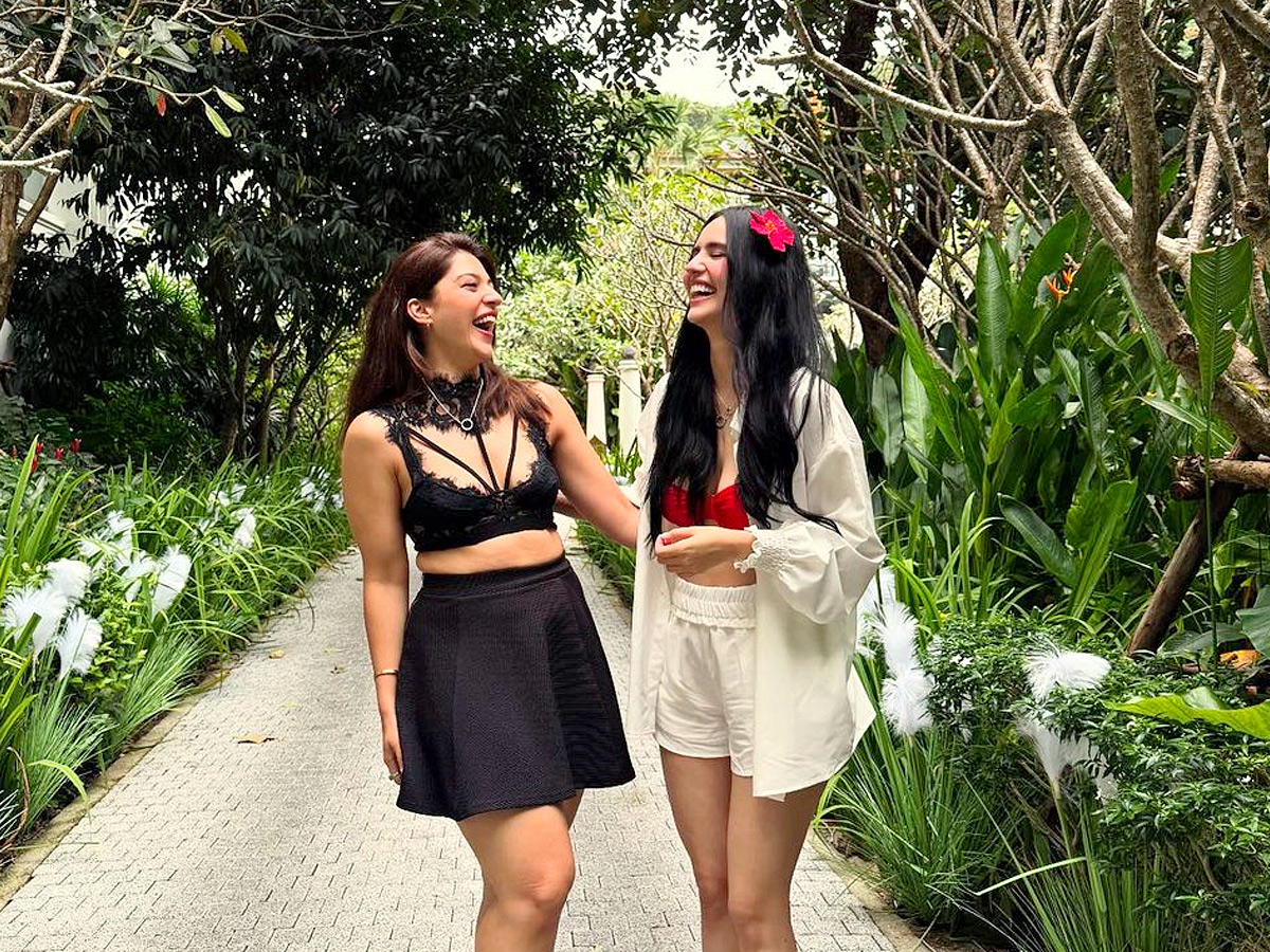 Actress_20Mehreen_20Pirzada_20Enjoying_20Her_20Vacation_20With_20Friends_20Photos_20_2817_29.jpg 18