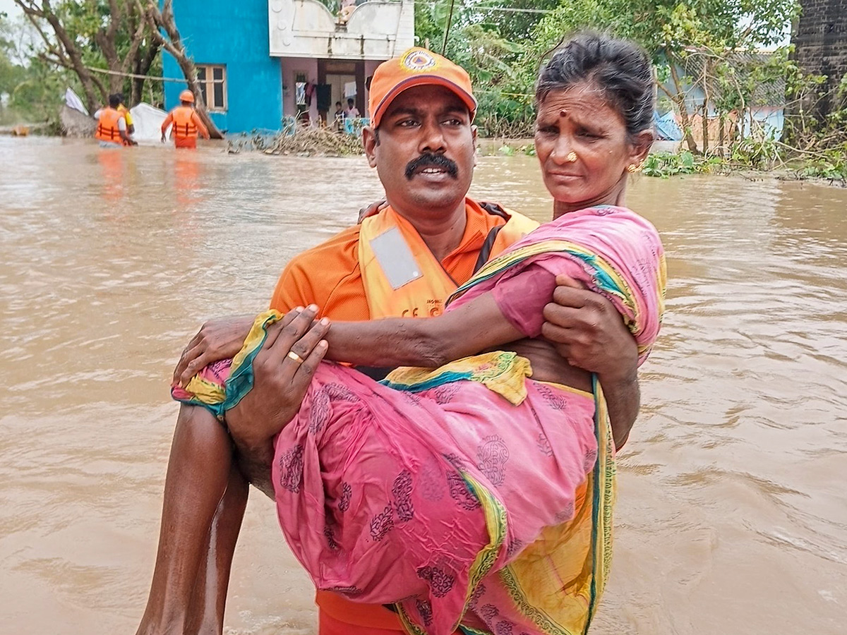 Cyclone_20Fengal_20LIVE_20Updates_20Tamil_20Nadu_20Photos_20.jpg 19