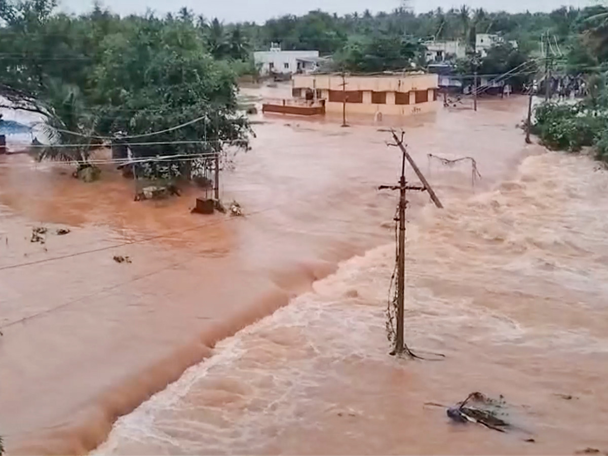 Cyclone_20Fengal_20LIVE_20Updates_20Tamil_20Nadu_20Photos_34.jpg 31