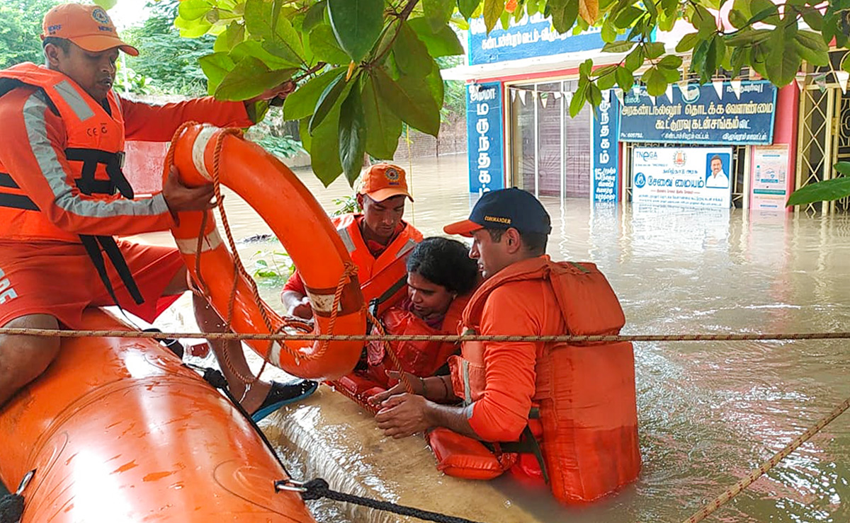 Cyclone_20Fengal_20LIVE_20Updates_20Tamil_20Nadu_20Photos_6.jpg 6