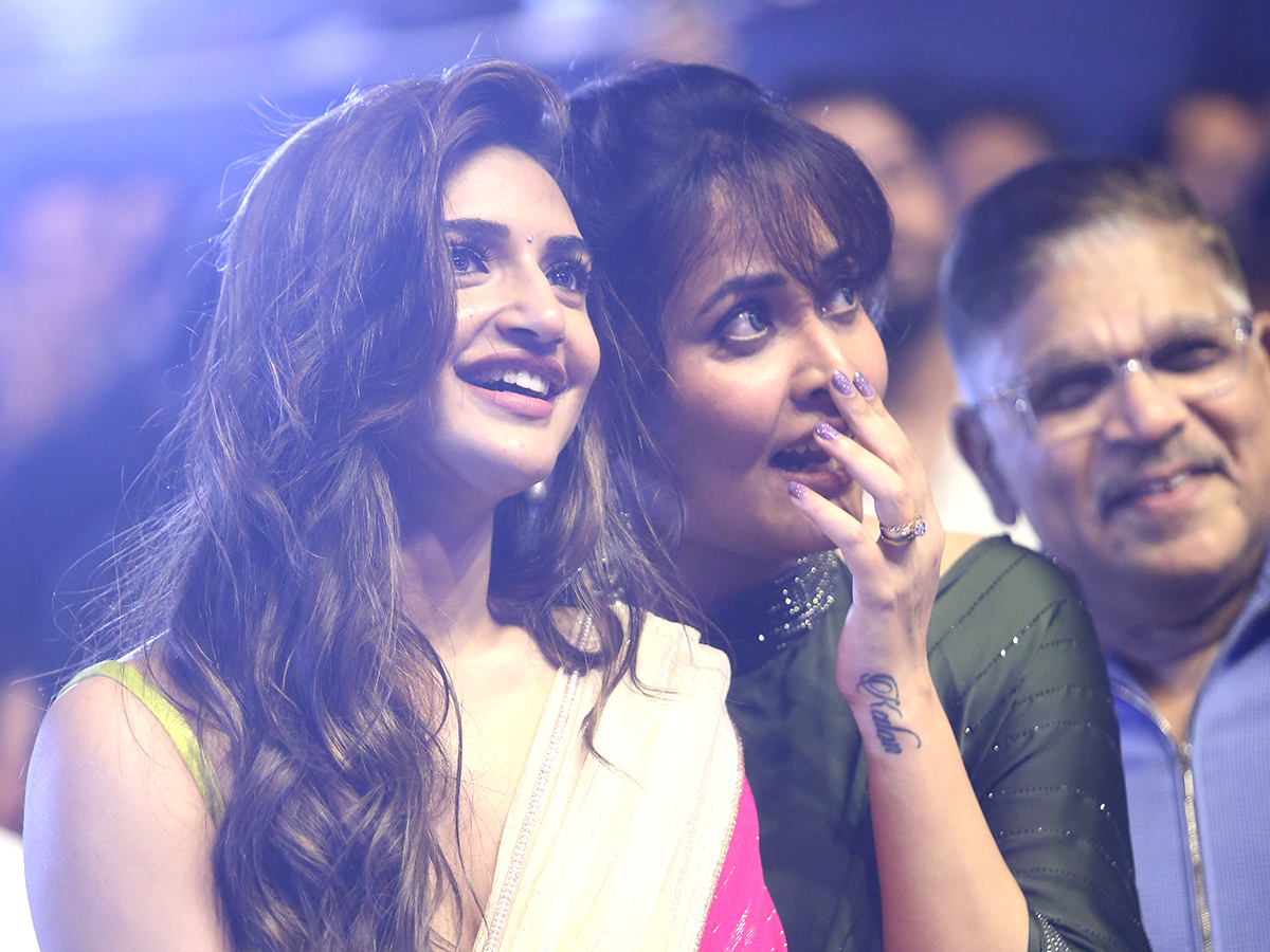 Pushpa_202_20Pre_20Release_20Event_20Sreeleela_20And_20Anasuya_20photos_20goes_20viral_1.jpg 1