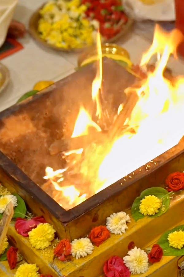 Youtuber_20Nikhil_20Vijayendra_20Simha_20performs_20Ganesh_20Homam_20At_20His_20Home_20Photos_20Goes_20Viral_20on_20Social_20Media_20_2817_29.jpg 9