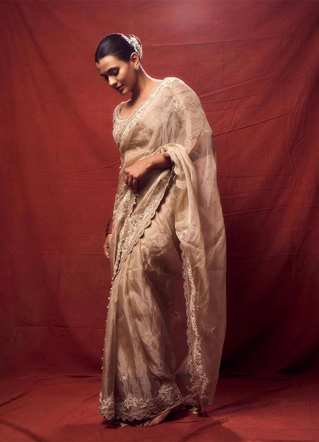 Actress_20Hebah_20Patel_20Hot_20Pics_20and_20viral_20photos__20_2816_29.jpg 16