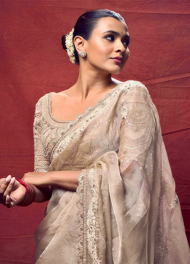 Actress_20Hebah_20Patel_20Hot_20Pics_20and_20viral_20photos__20_2818_29.jpg 18