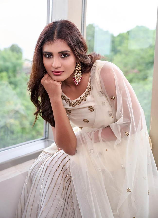 Actress_20Hebah_20Patel_20Hot_20Pics_20and_20viral_20photos__20_2820_29.jpg 20