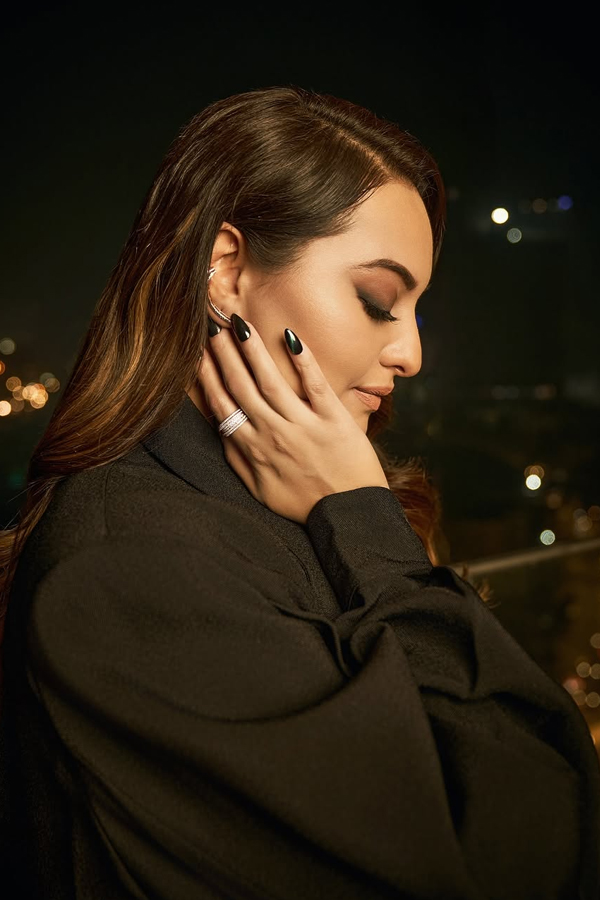 Sonakshi-Sinha-4.jpg 5