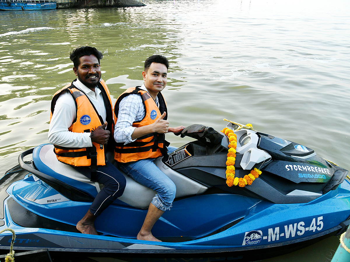 Jupally_20Krishna_20Rao_20Inaugurates_20Adventure_20Water_20Sports_20In_20Hussain_20Sagar_10.jpg 9