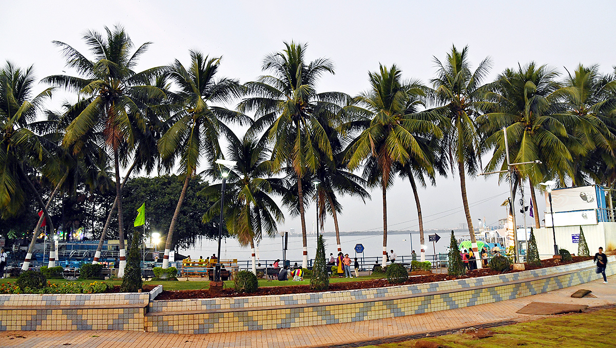 Jupally_20Krishna_20Rao_20Inaugurates_20Adventure_20Water_20Sports_20In_20Hussain_20Sagar_12.jpg 11