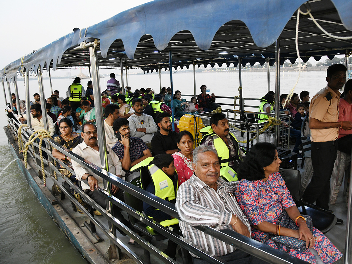 Jupally_20Krishna_20Rao_20Inaugurates_20Adventure_20Water_20Sports_20In_20Hussain_20Sagar_14.jpg 13
