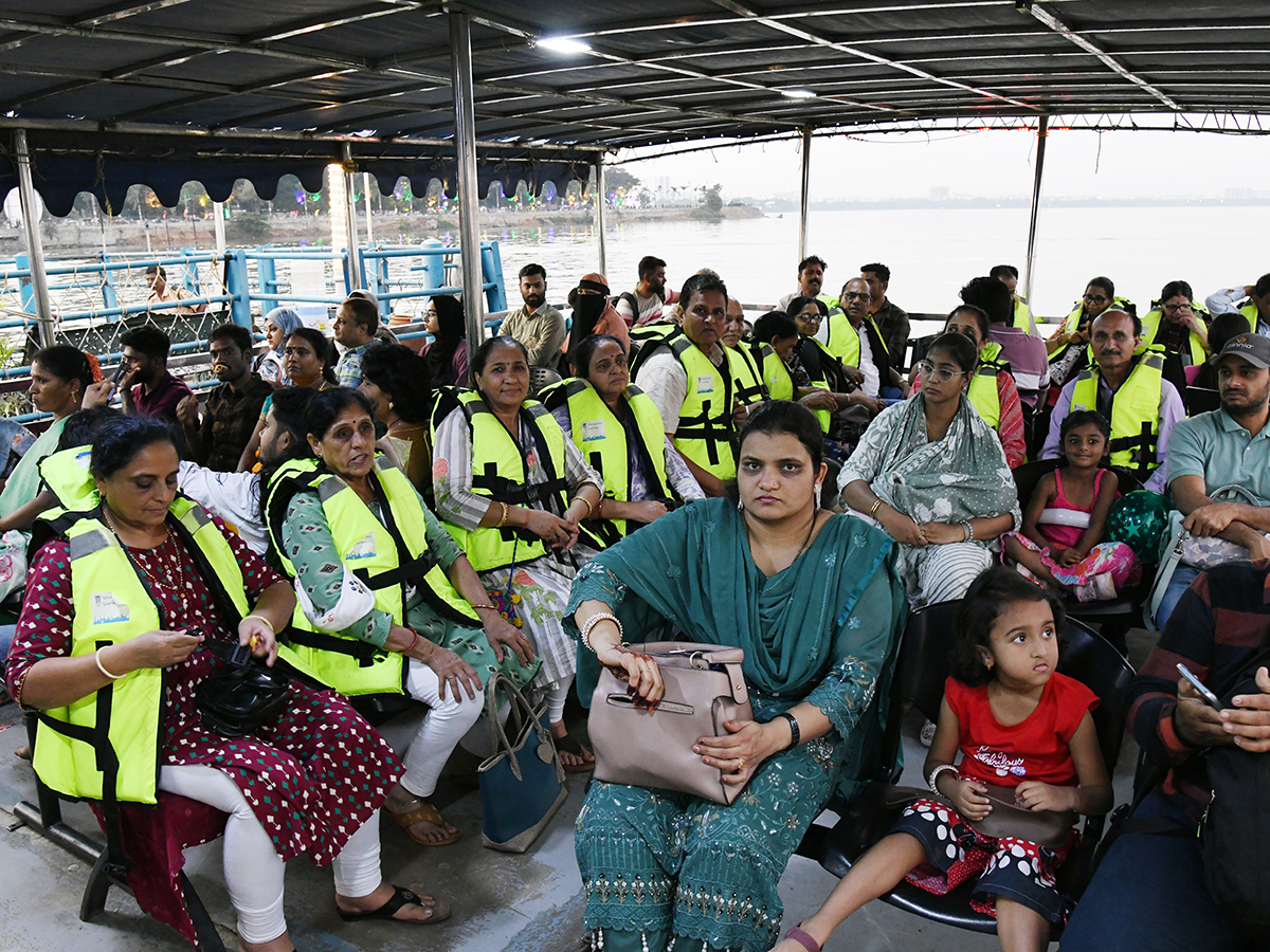 Jupally_20Krishna_20Rao_20Inaugurates_20Adventure_20Water_20Sports_20In_20Hussain_20Sagar_15.jpg 14