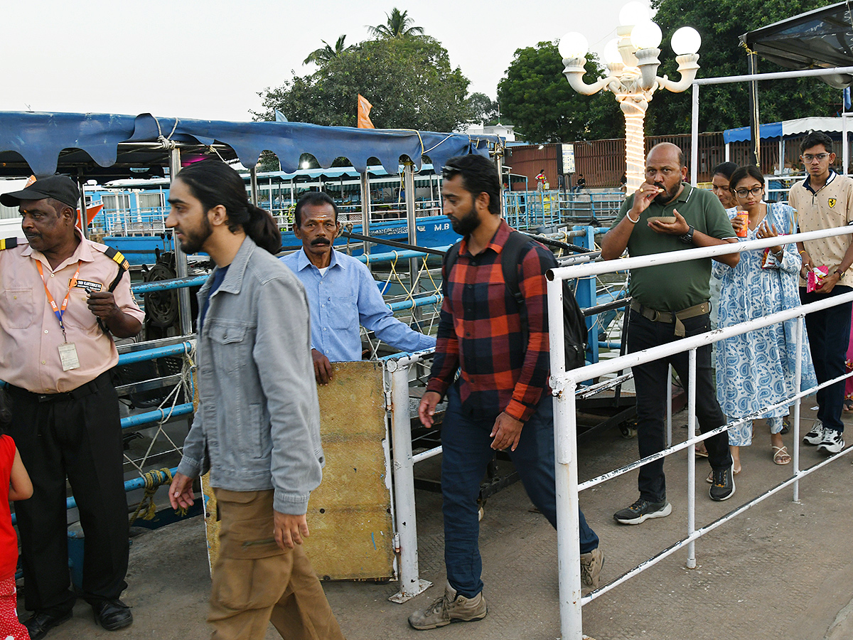 Jupally_20Krishna_20Rao_20Inaugurates_20Adventure_20Water_20Sports_20In_20Hussain_20Sagar_16.jpg 15