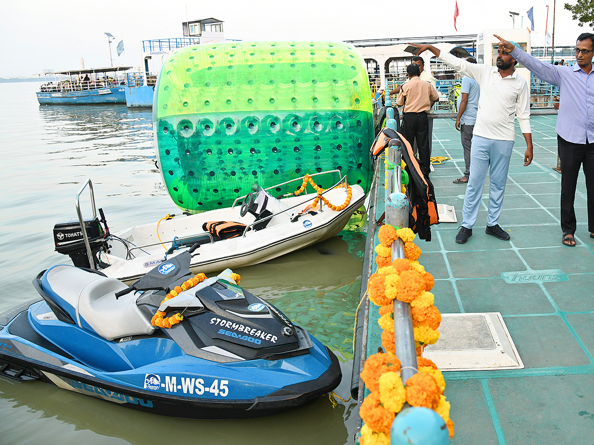 Jupally_20Krishna_20Rao_20Inaugurates_20Adventure_20Water_20Sports_20In_20Hussain_20Sagar_20.jpg 18