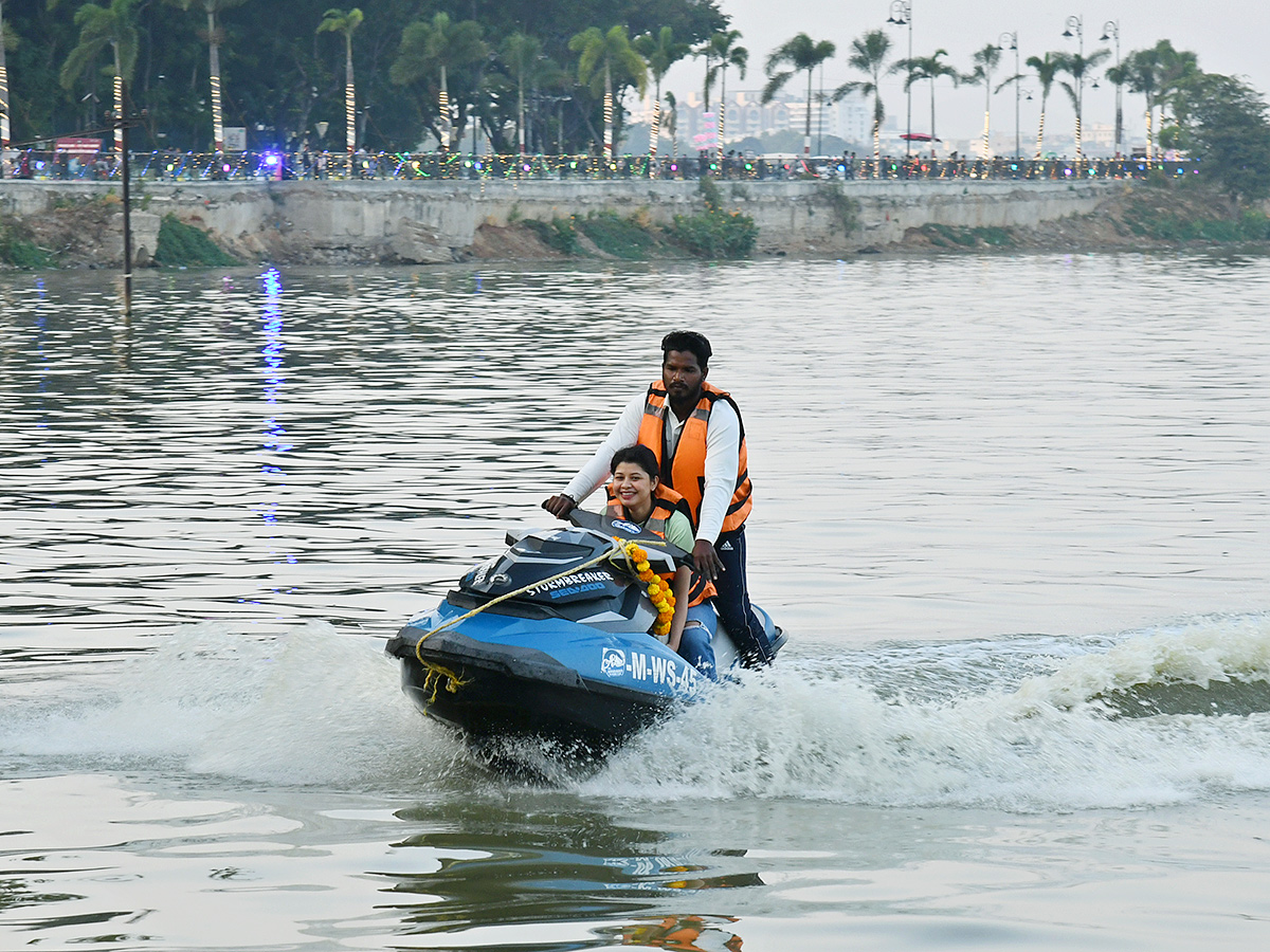 Jupally_20Krishna_20Rao_20Inaugurates_20Adventure_20Water_20Sports_20In_20Hussain_20Sagar_4.jpg 4