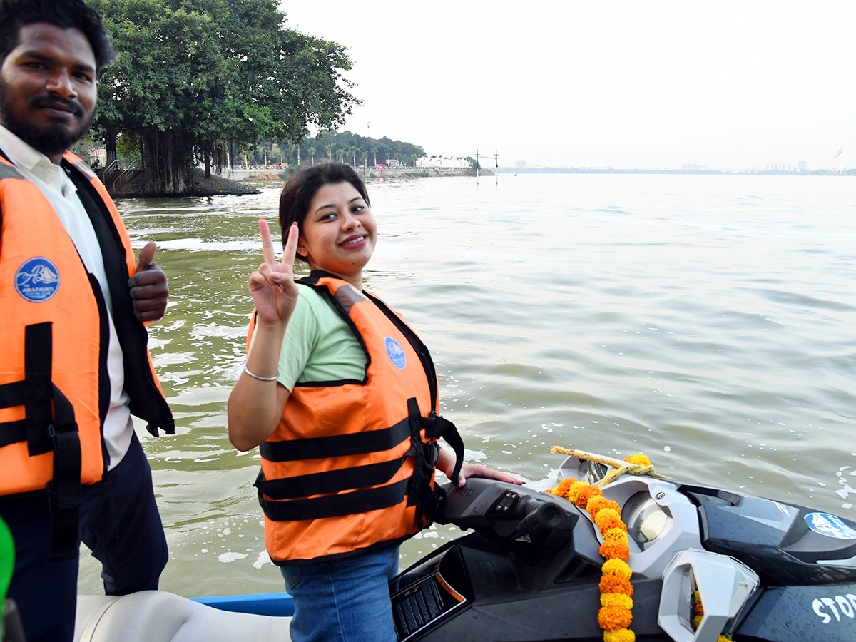Jupally_20Krishna_20Rao_20Inaugurates_20Adventure_20Water_20Sports_20In_20Hussain_20Sagar_5.jpg 5