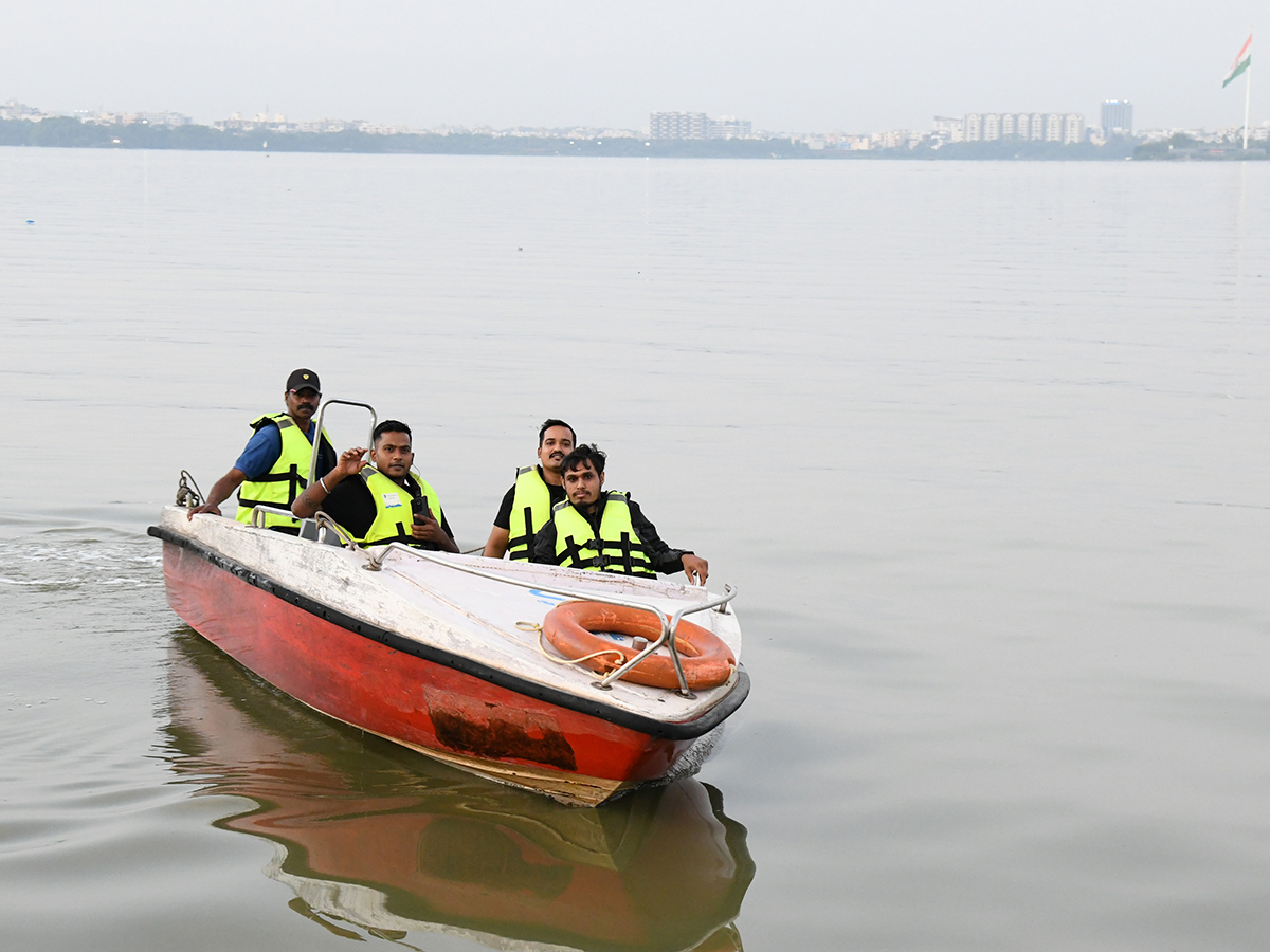 Jupally_20Krishna_20Rao_20Inaugurates_20Adventure_20Water_20Sports_20In_20Hussain_20Sagar_6.jpg 6