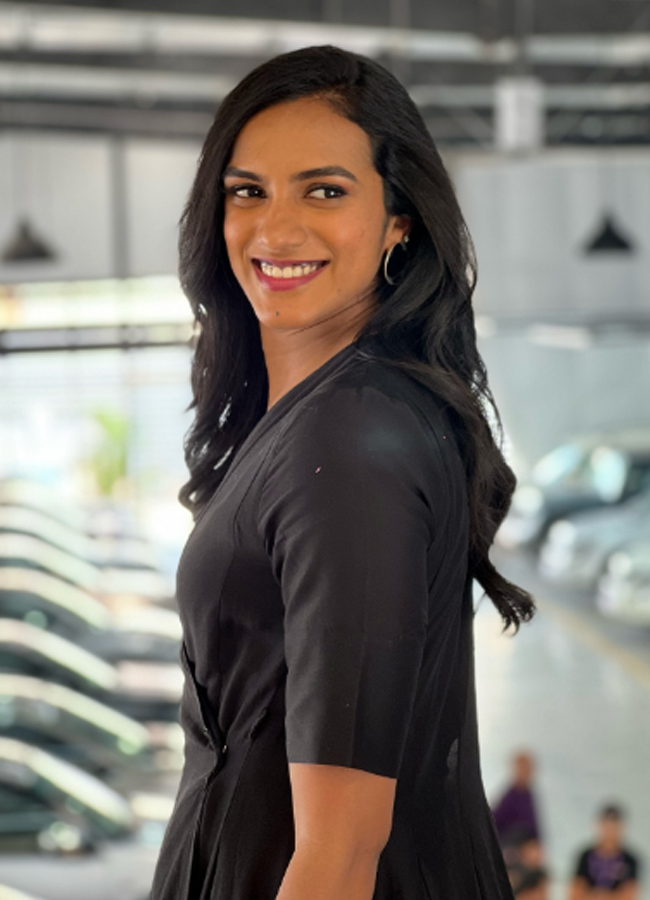 PV_20Sindhu_20with_20her_20fiancy12.jpg 13