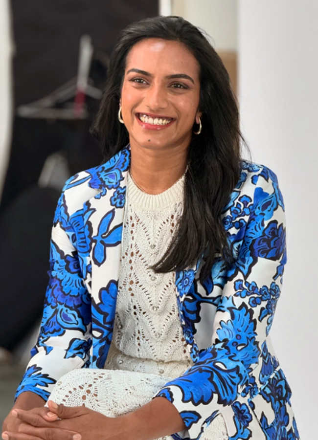 PV_20Sindhu_20with_20her_20fiancy13.jpg 14