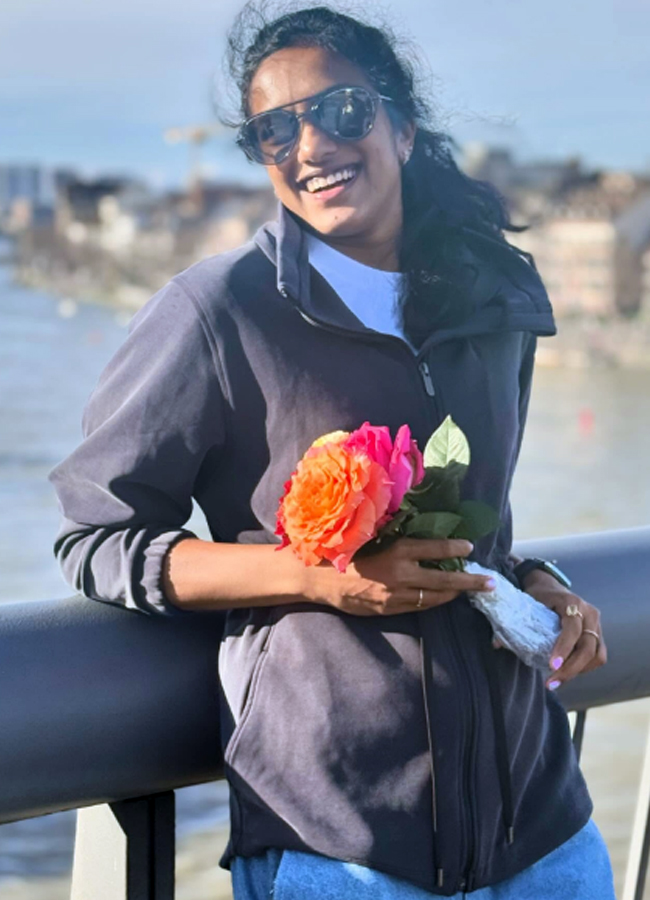 PV_20Sindhu_20with_20her_20fiancy14.jpg 15
