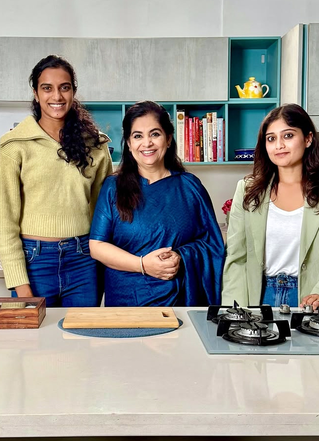 PV_20Sindhu_20with_20her_20fiancy5.jpg 6