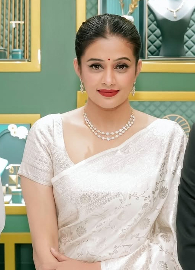 Priyamani10.jpg 11