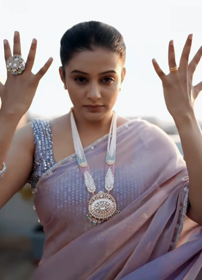 Priyamani12.jpg 13