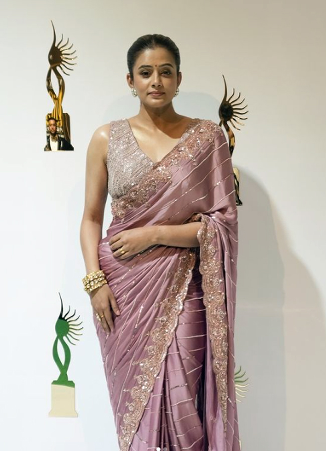 Priyamani15.jpg 16