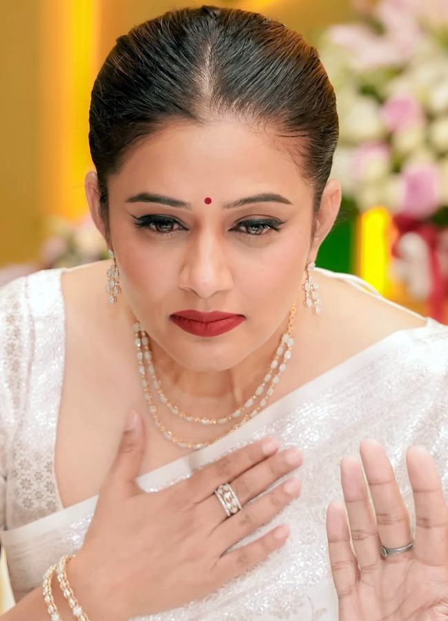 Priyamani8.jpg 9