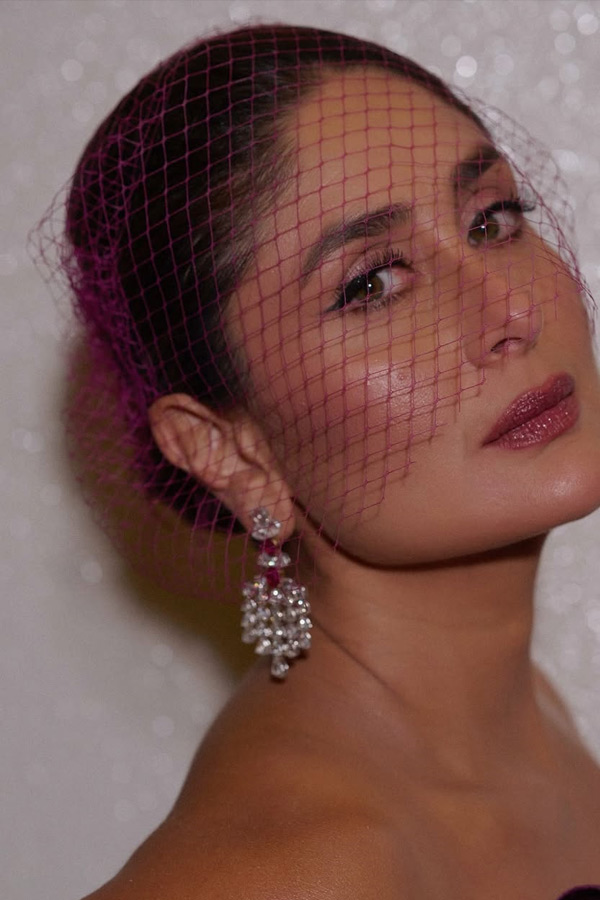 Kareena_20Kapoor_20exudes_20glam_20at_20Red_20Sea_20Film_20Festival_20Photos_20_283_29.jpg 4