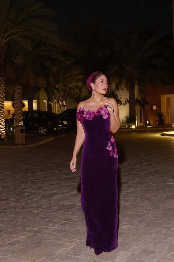 Kareena_20Kapoor_20exudes_20glam_20at_20Red_20Sea_20Film_20Festival_20Photos_20_285_29.jpg 7