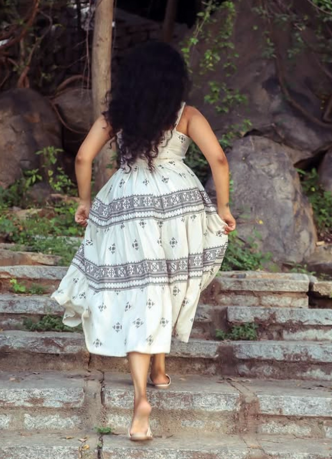 Pushpa_20Sister10_0.jpg 11