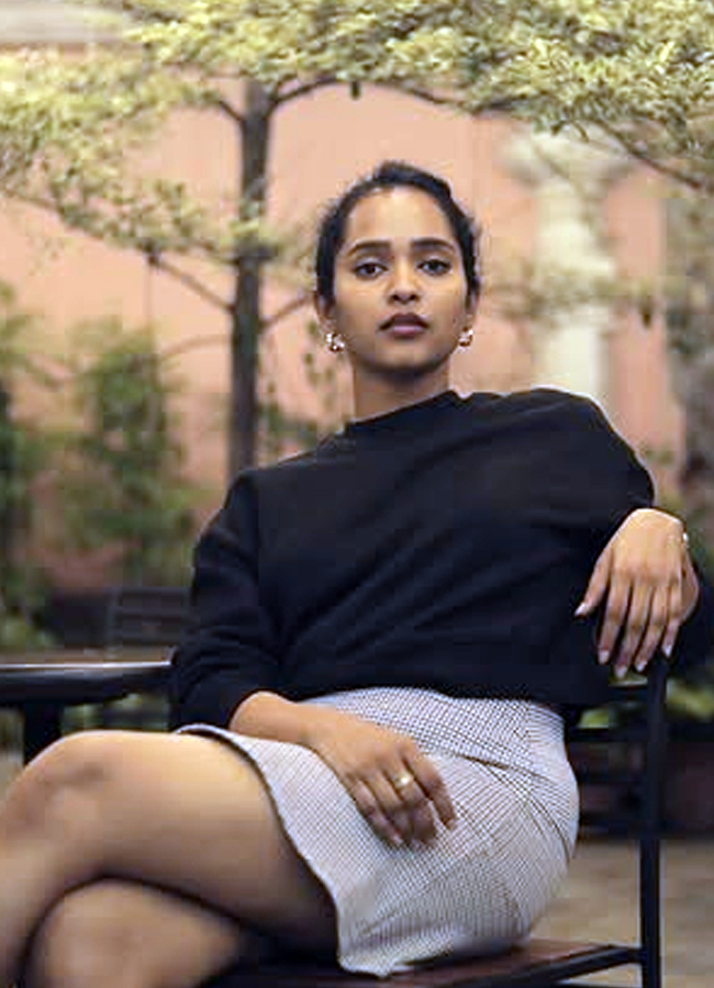 Pushpa_20Sister11_0.jpg 12