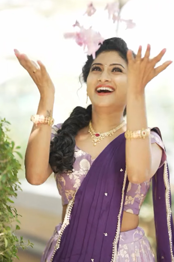 Vishnu-Priya-10.jpg 12