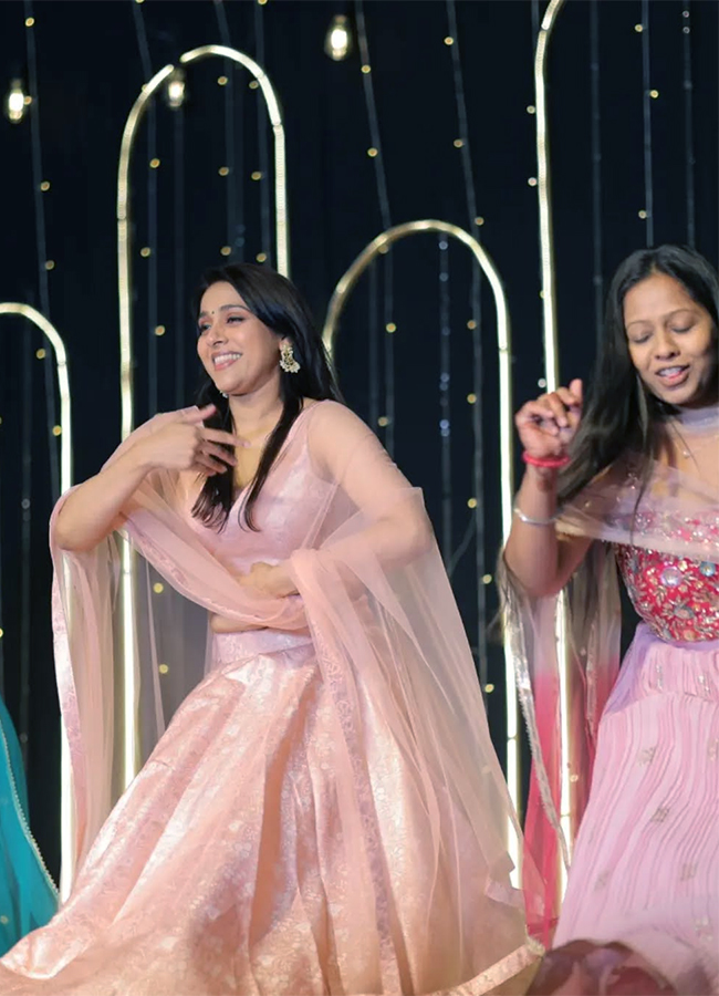 Anchor_20Rashmi_20Gautam_20dance_20sister_20wedding_20photos_20goes_20viral__20_2810_29.jpg 10
