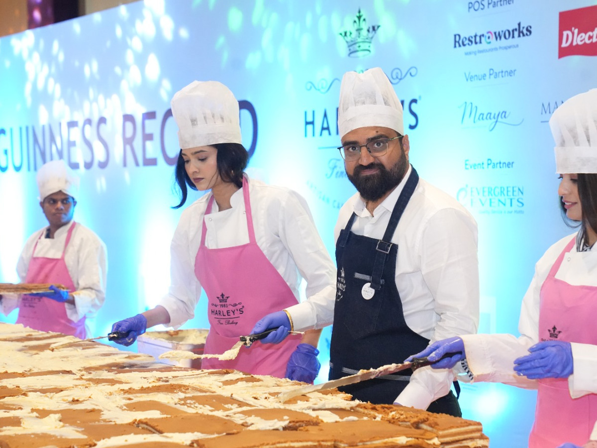 Bakers_20In_20Hyderabad_20Done_202254_20Kg_20Russian_20Medovik_20Honey_20Cake_2C_20Creates_20Guinness_20Record_20photos_20_289_29.jpg 9